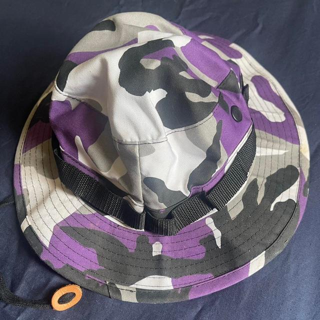 Women's Bucket hats - Multi on Productcaster.