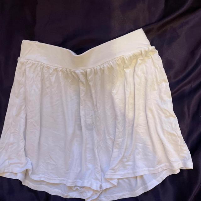 PrettyLittleThing Women's Shorts - White - UK 6 on Productcaster.