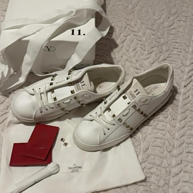 Valentino Women's Trainers - White/Gold - UK 5 on Productcaster.