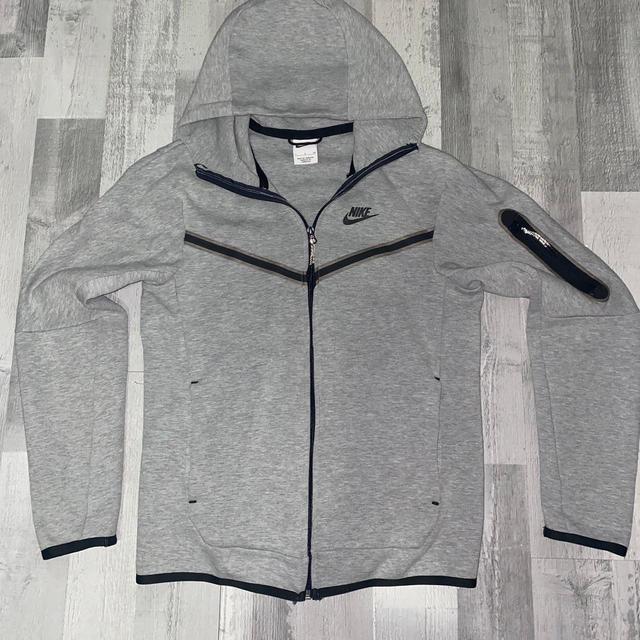 Nike Men's Hoodie - Grey - S on Productcaster.