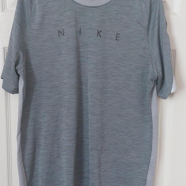 Nike Men's T-shirt - Grey - XL on Productcaster.