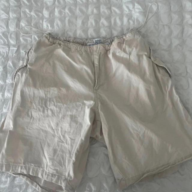 Urban Outfitters Women's Shorts - Cream - 30" on Productcaster.