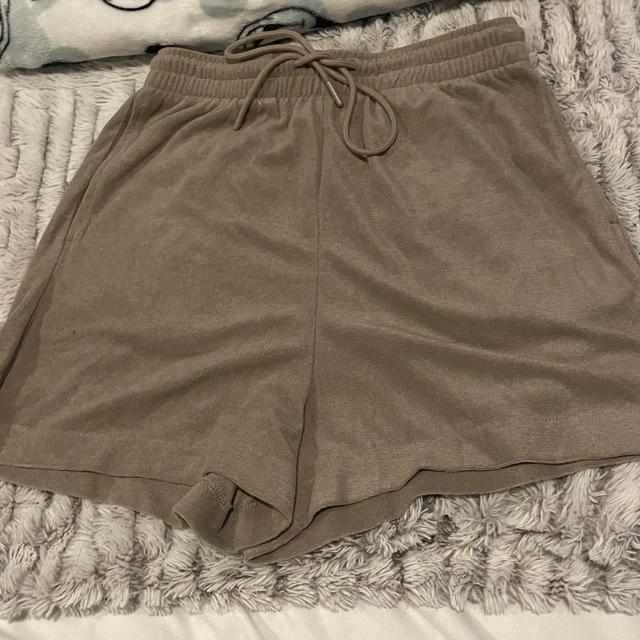 H&M Women's Shorts - Brown - UK 8 on Productcaster.