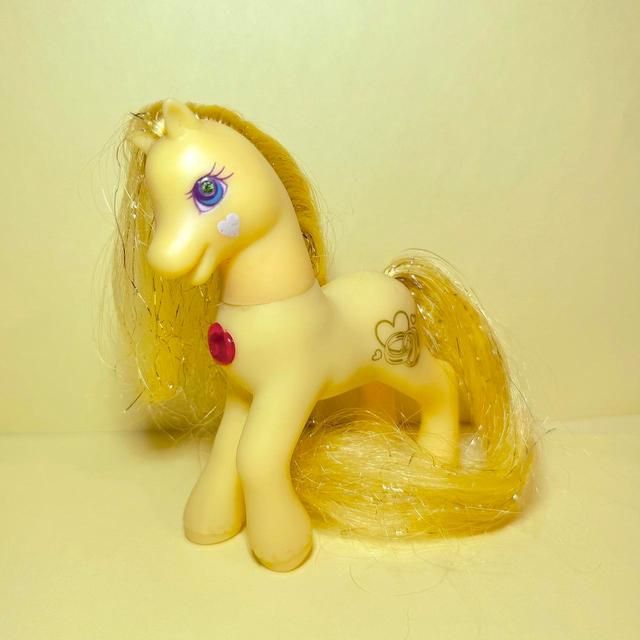 My Little Pony Action figure - Yellow/Cream on Productcaster.