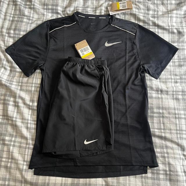 Nike Men's T-shirt - Black - S on Productcaster.