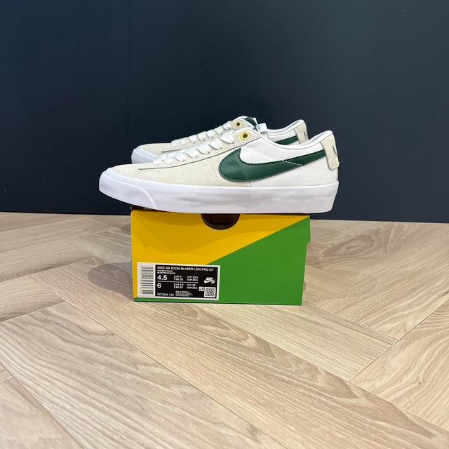 Nike Men's Trainers - White/Green - UK 4 on Productcaster.