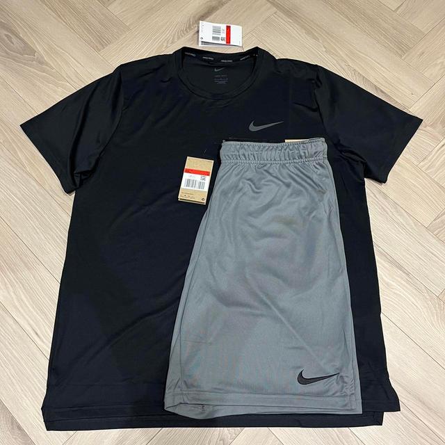 Nike Men's T-shirt - Black/Grey - L on Productcaster.