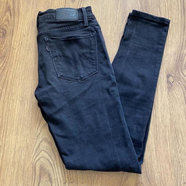 Levi's Women's Skinny Faded Jeans - Black - 26" on Productcaster.