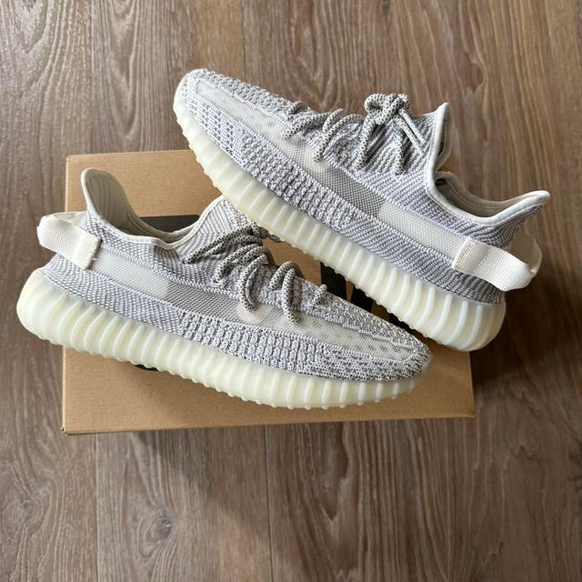 Yeezy Men's Trainers - White/Grey - UK 11 on Productcaster.