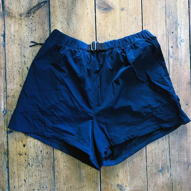 H&M Women's Shorts - Black - M on Productcaster.