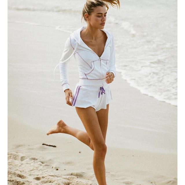 Bāmba Swim Women's Hoodie - White - S on Productcaster.