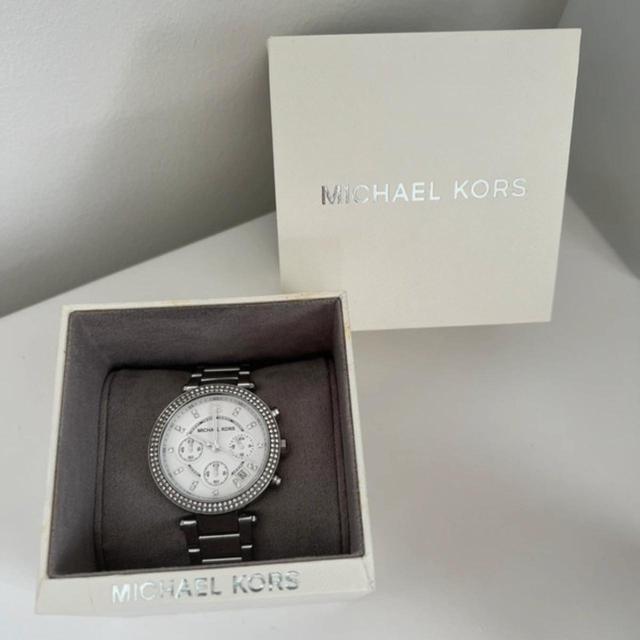 Michael Kors Women's Analogue Watch - Silver on Productcaster.