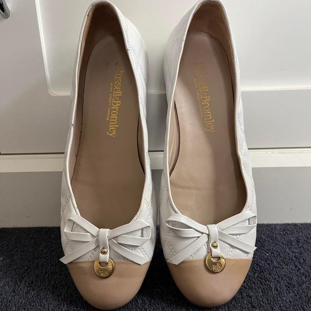 Russell & Bromley Women's Ballet shoes - White on Productcaster.