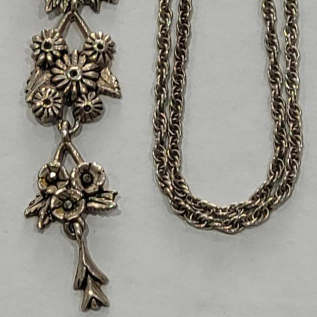 Vintage Women's Necklace - Silver on Productcaster.