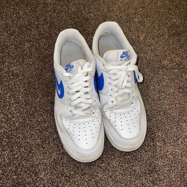 Nike Men's Trainers - White/Blue - UK 8 on Productcaster.