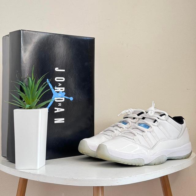 Jordan Men's Trainers - White/Blue - UK 8.5 on Productcaster.