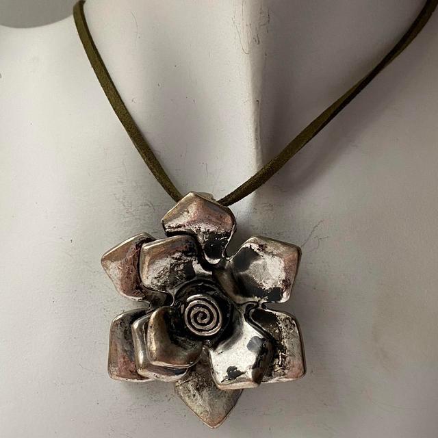 Vintage Women's Necklace - Silver on Productcaster.