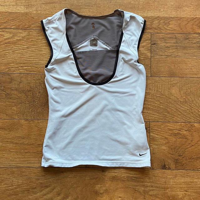 Nike Women's Vest - White - 8 on Productcaster.