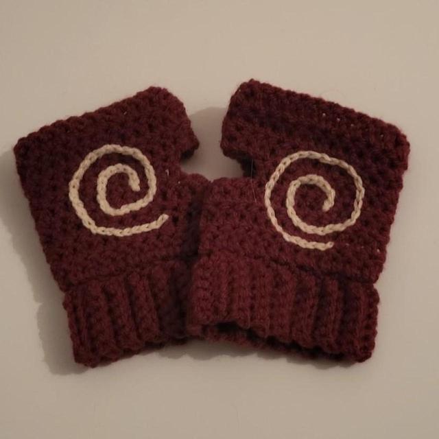 Handmade Women's Gloves - Cream/Burgundy on Productcaster.