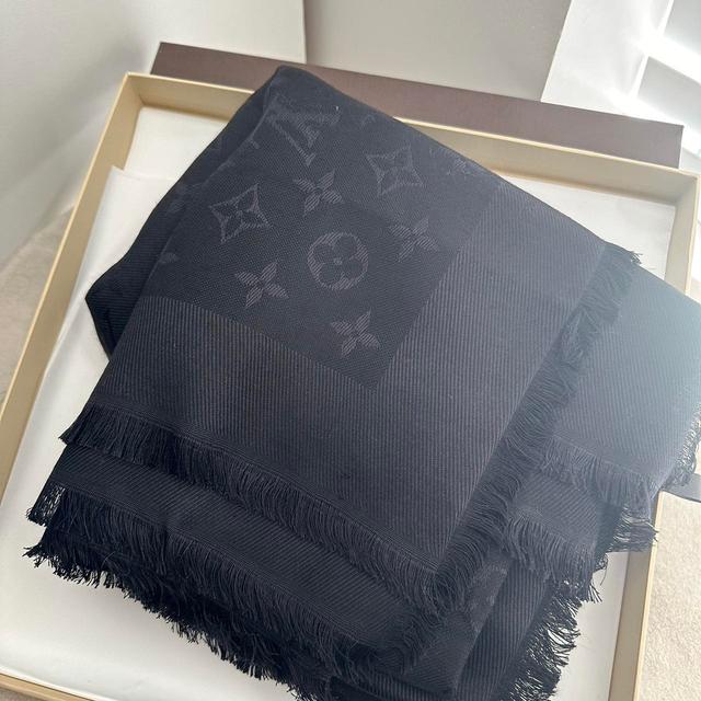 Louis Vuitton Women's Scarf - Black on Productcaster.