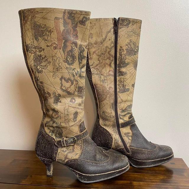 Vintage Women's Boots - Brown/Multi - UK 4 on Productcaster.