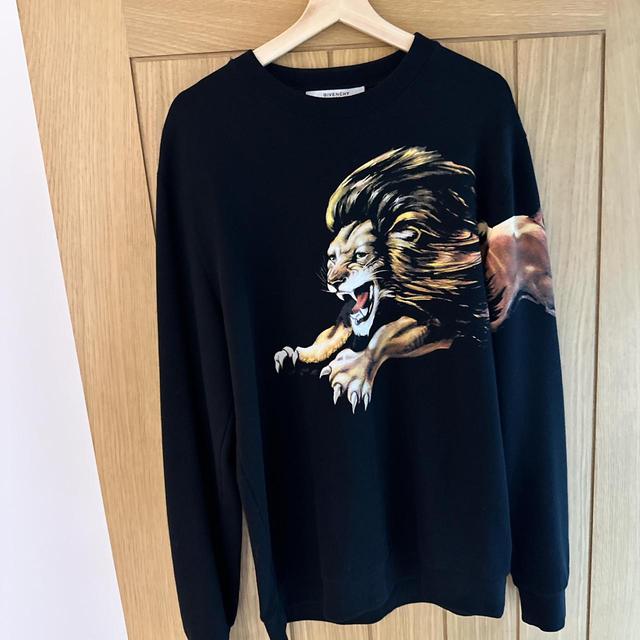 Givenchy Men's Sweatshirt - Black - M on Productcaster.