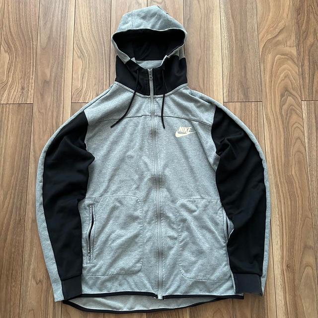 Nike Men's Hoodie - Grey - M on Productcaster.