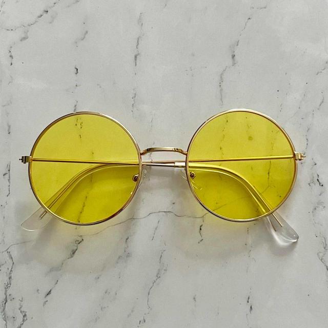 Women's Round Sunglasses - Gold on Productcaster.