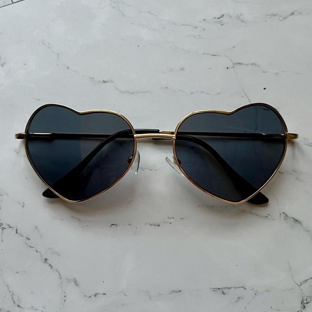 Women's Round Sunglasses - Gold on Productcaster.