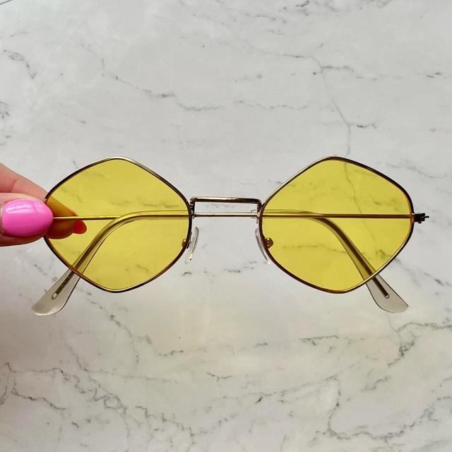 Women's Round Sunglasses - Gold on Productcaster.