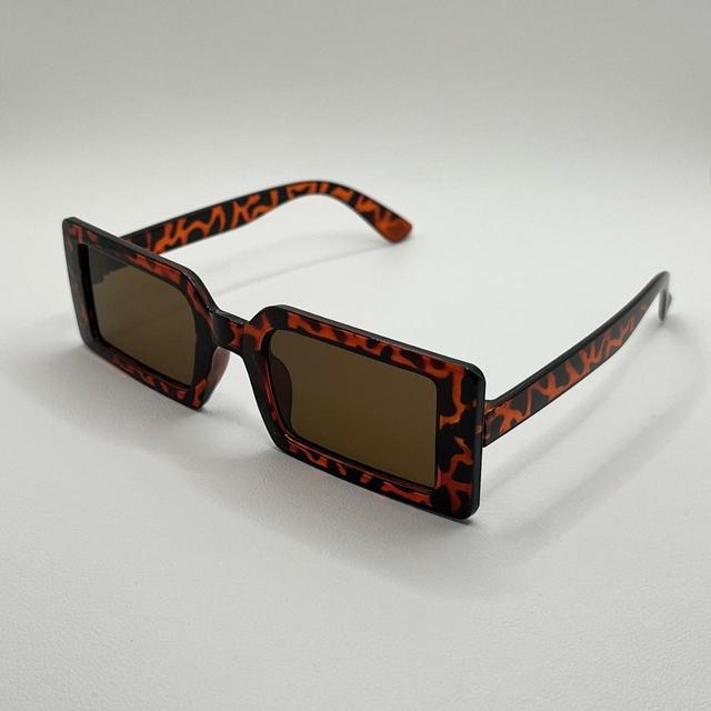 Women's Square Sunglasses - Brown/Burgundy on Productcaster.