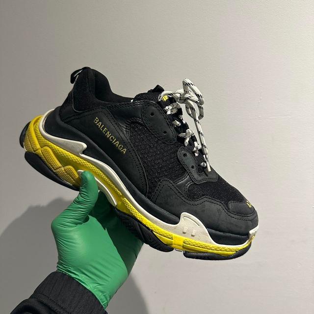 Balenciaga Men's Trainers - Black/Yellow - UK 8 on Productcaster.