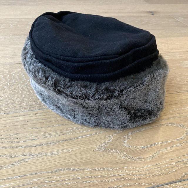 Preloved Women's Gifting Hat - Black on Productcaster.