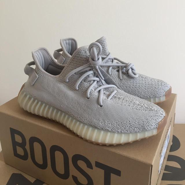 Yeezy Men's Trainers - Cream - UK 8.5 on Productcaster.