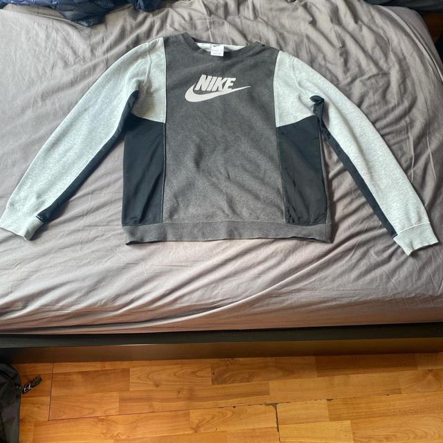 Nike Kids' Sweatshirt - Grey on Productcaster.