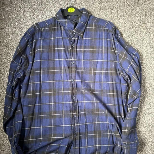 UNIQLO Men's Shirt - Blue - XL on Productcaster.