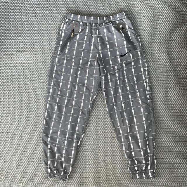 Nike Men's Sweatpants - Grey - M on Productcaster.