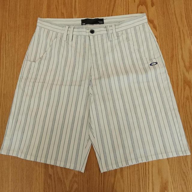 Oakley Men's Shorts - White/Blue - 34" on Productcaster.