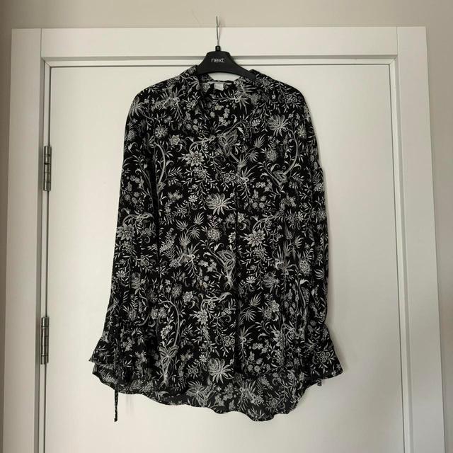 H&M Women's Shirt - Black - M on Productcaster.