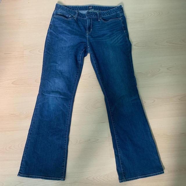 Gap Women's Flare Jeans - Blue - 30" on Productcaster.