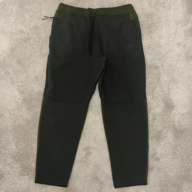 Nike Men's Sweatpants - Green - L on Productcaster.