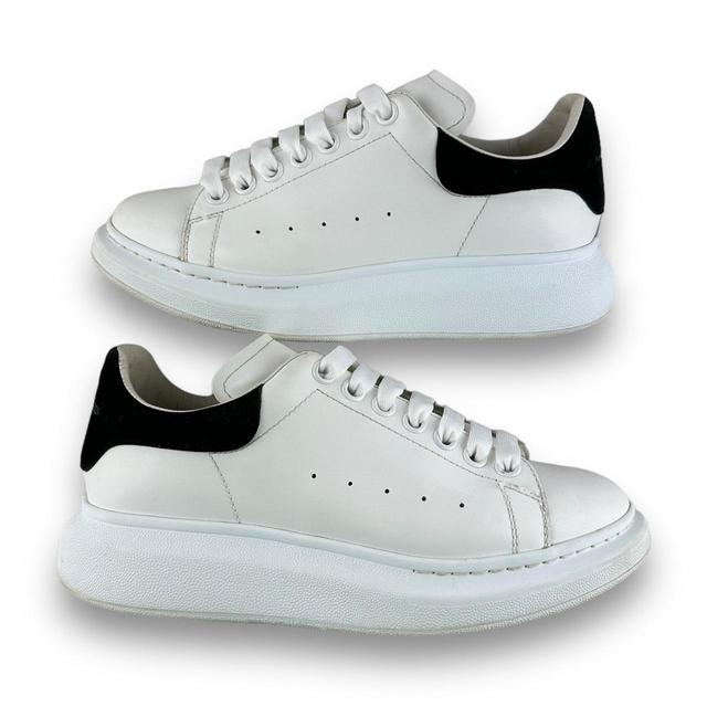 Alexander McQueen Women's Trainers - White/Black - UK 6 on Productcaster.