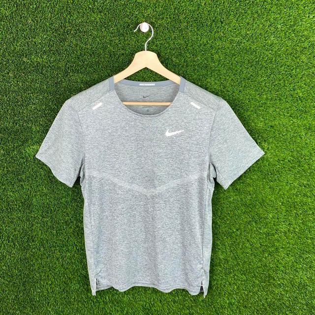 Nike Men's T-shirt - Grey - S on Productcaster.