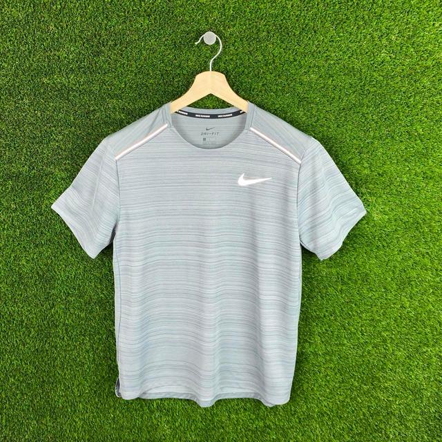 Nike Men's T-shirt - Grey - L on Productcaster.