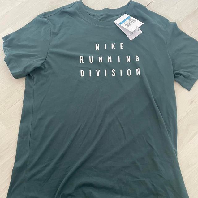 Nike Men's T-shirt - Green - M on Productcaster.