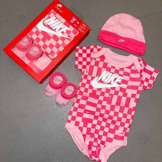 Nike Kids' Sleepsuit - Pink on Productcaster.