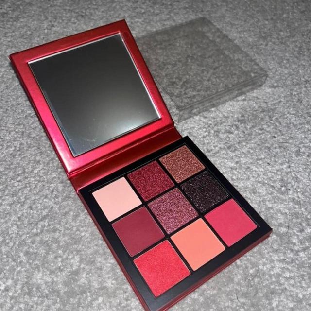 Huda Beauty Eyeshadow - Red on Productcaster.