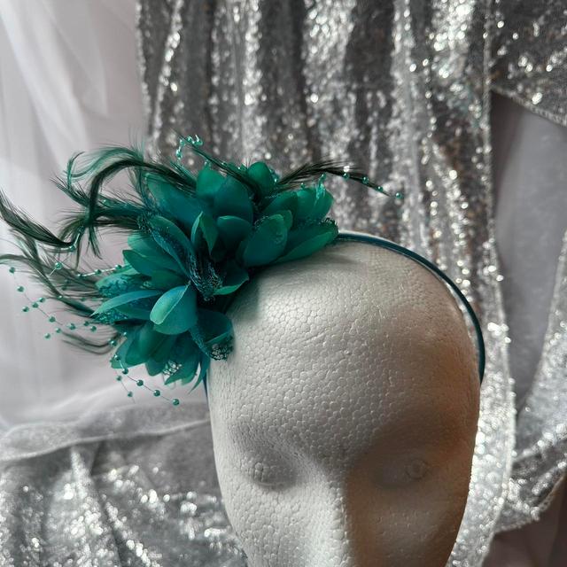 Handmade Women's Hair accessory - Green on Productcaster.