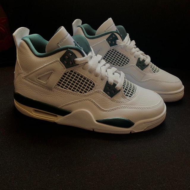 Jordan Women's Trainers - Green/White - UK 4.5 on Productcaster.