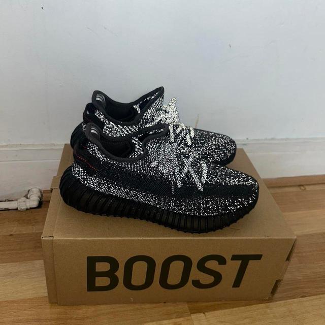 Yeezy Men's Trainers - Grey - UK 6 on Productcaster.